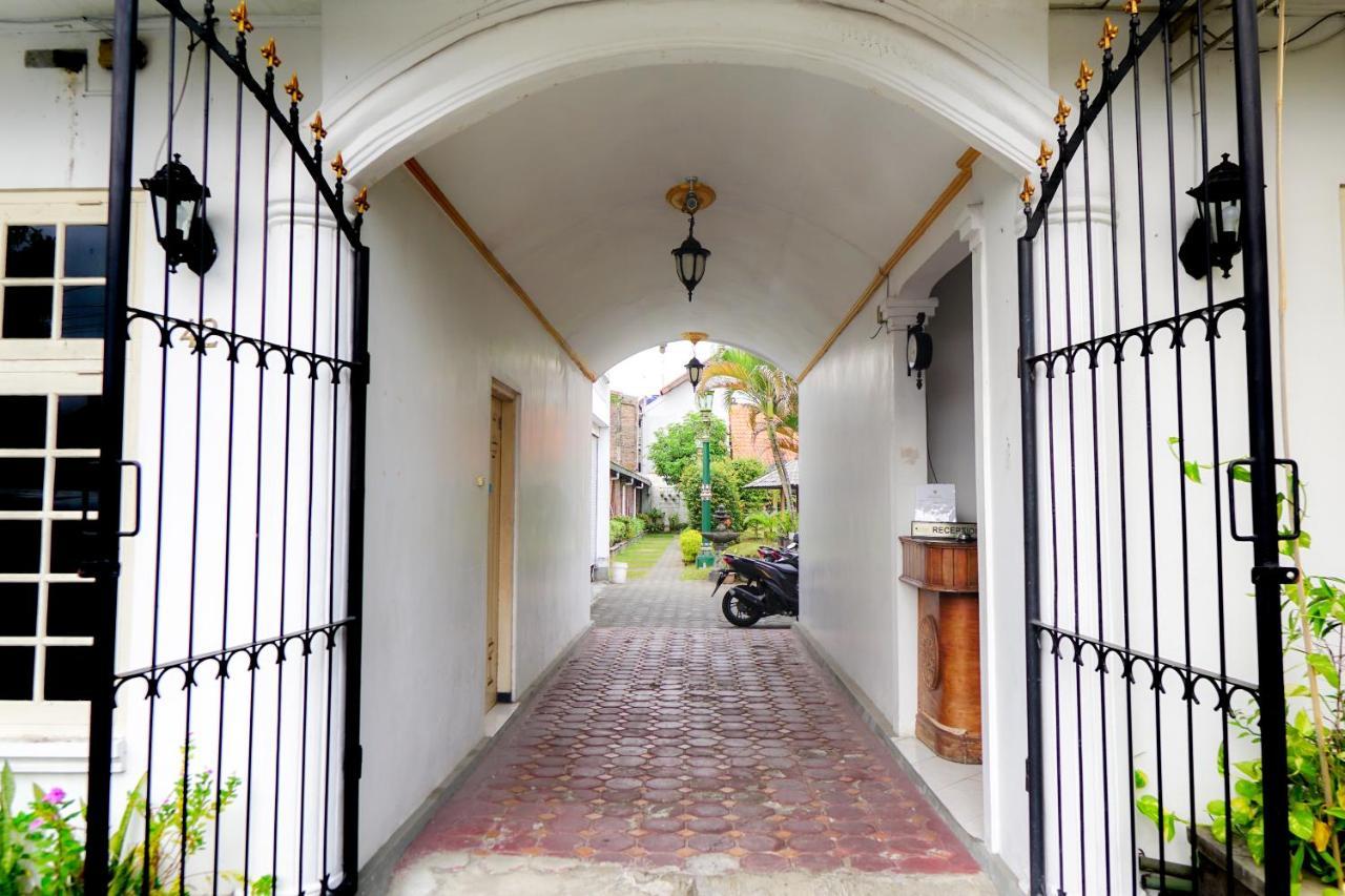 Hotel Tulips Yogyakarta Ngoại thất bức ảnh