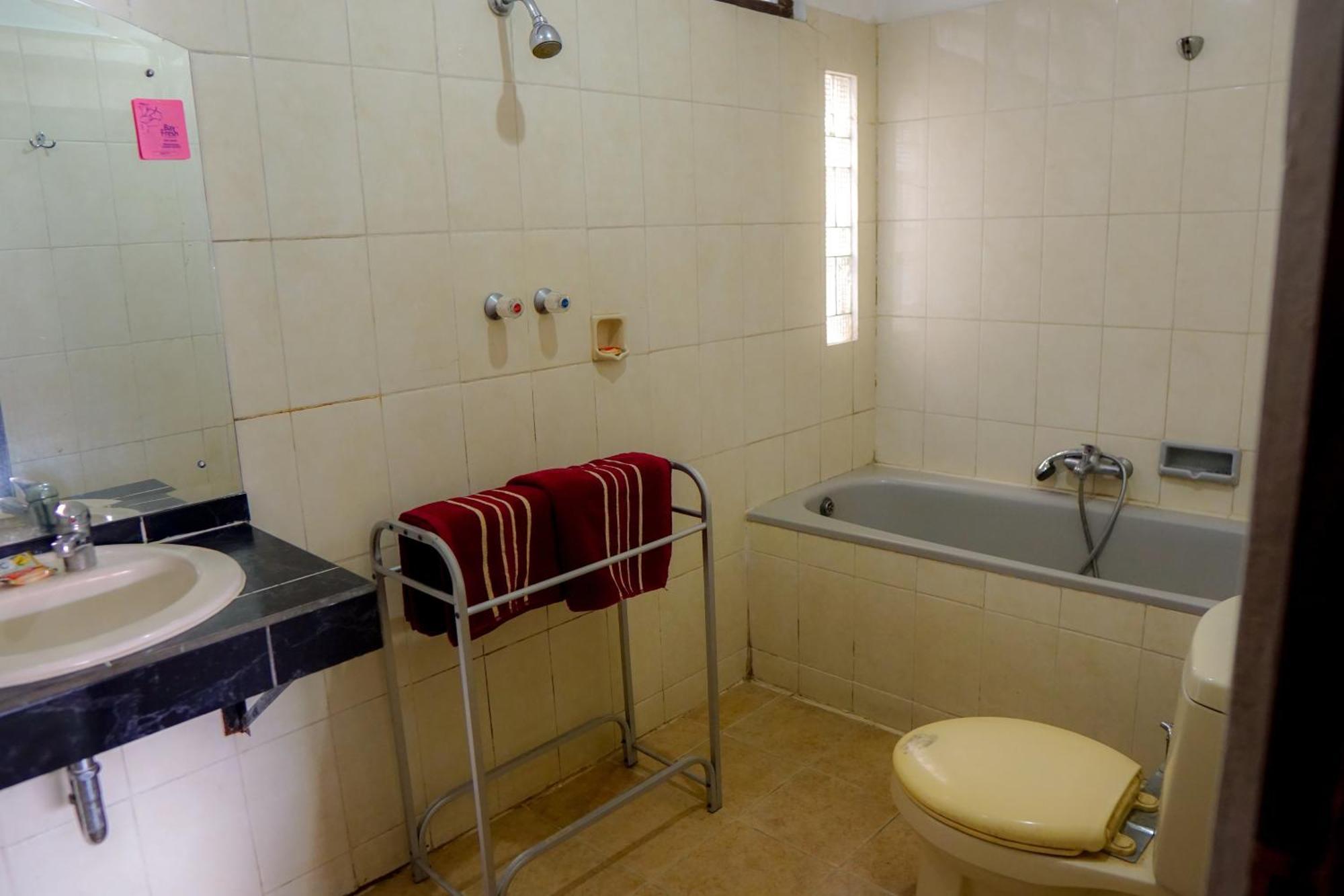 Hotel Tulips Yogyakarta Ngoại thất bức ảnh