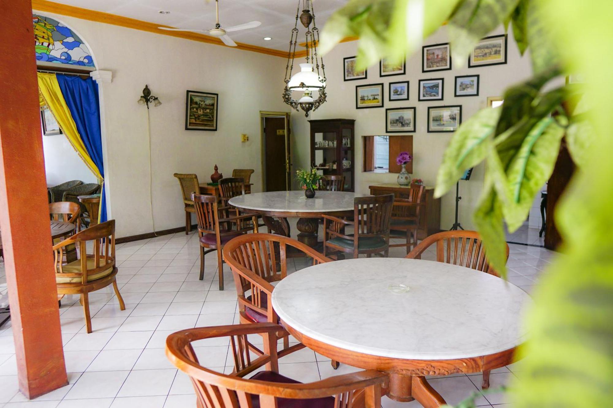 Hotel Tulips Yogyakarta Ngoại thất bức ảnh
