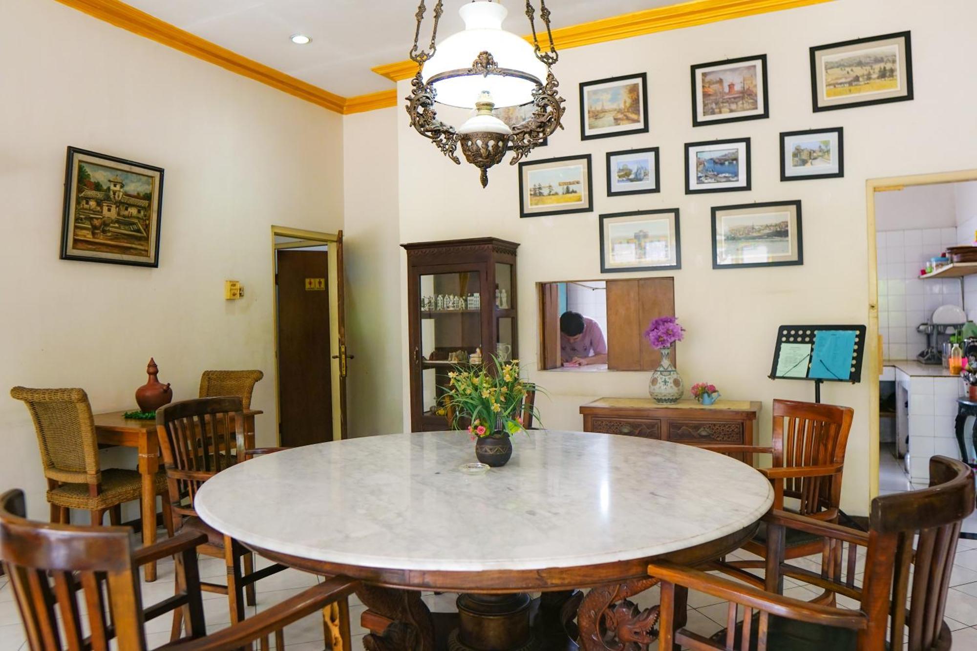 Hotel Tulips Yogyakarta Ngoại thất bức ảnh