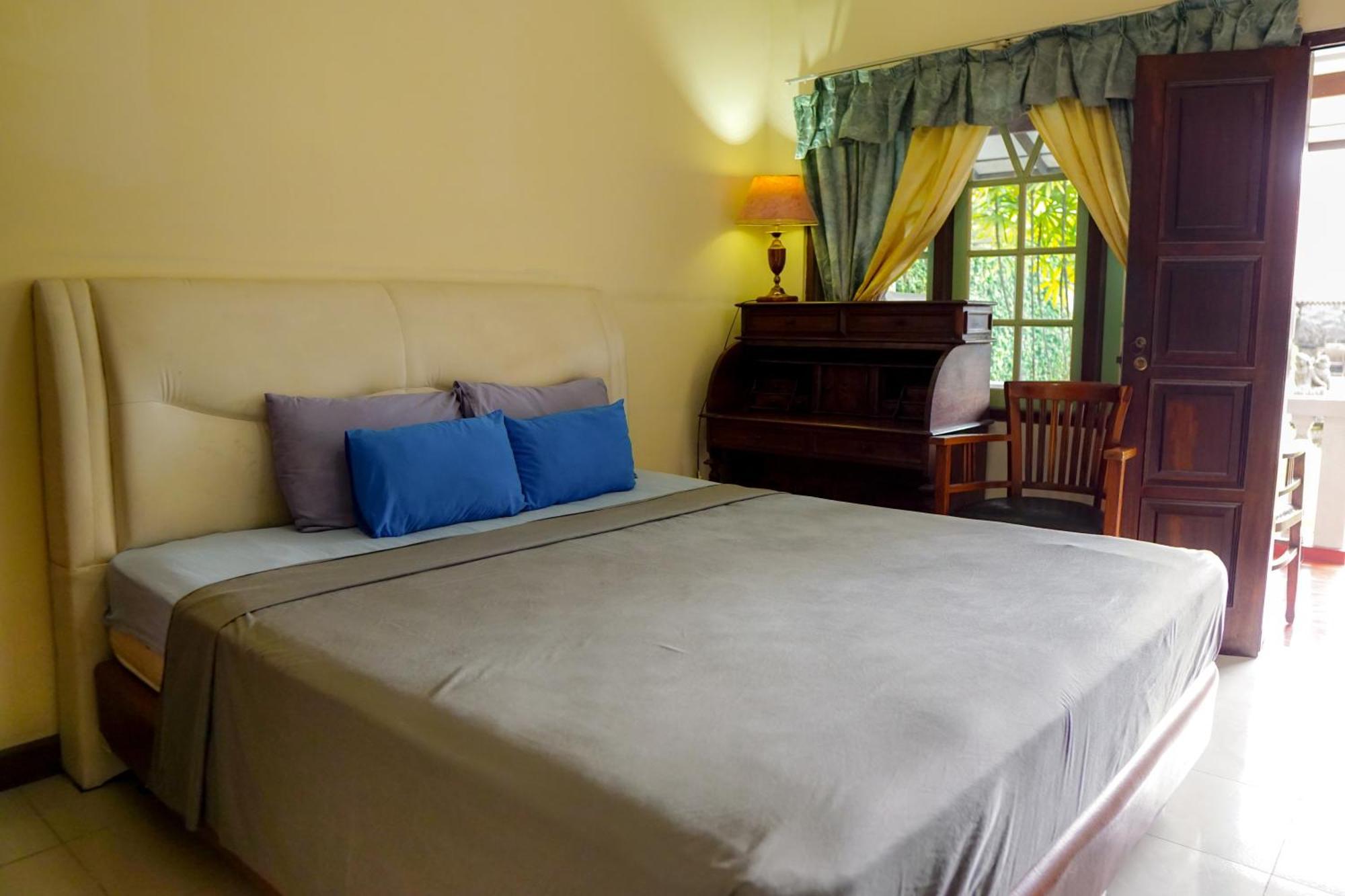 Hotel Tulips Yogyakarta Ngoại thất bức ảnh