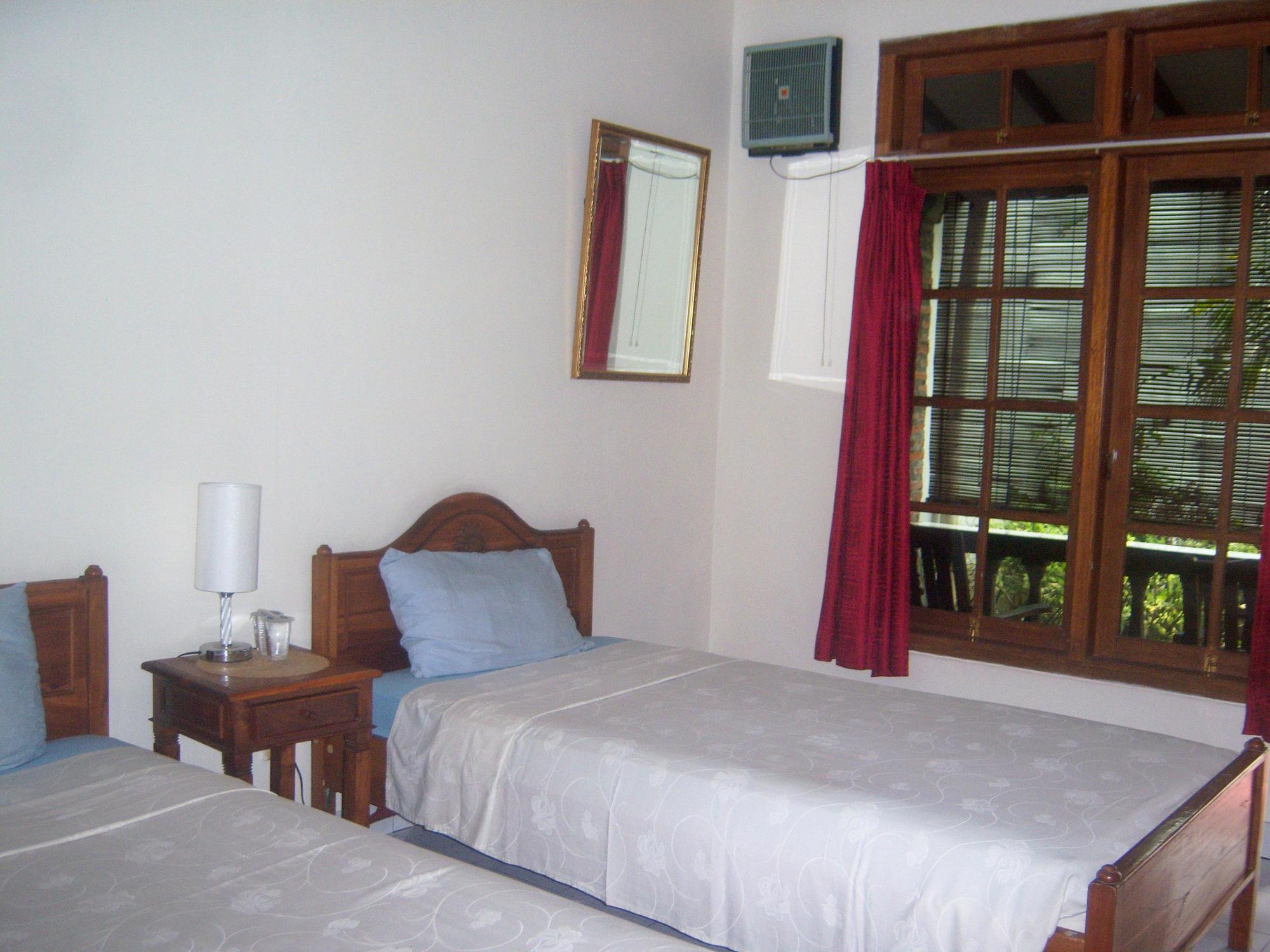 Hotel Tulips Yogyakarta Ngoại thất bức ảnh